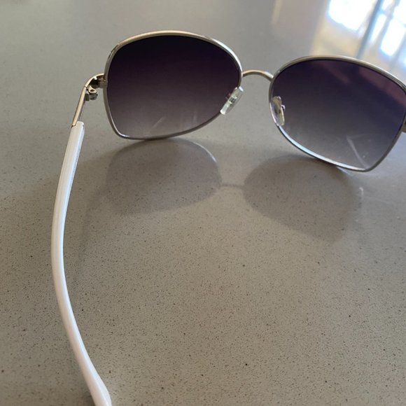 Guess Sunglasses - 7071 main image 4